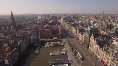Amsterdam hava gezi. Uçan eski merkezi ilçe yukarıda. 4k