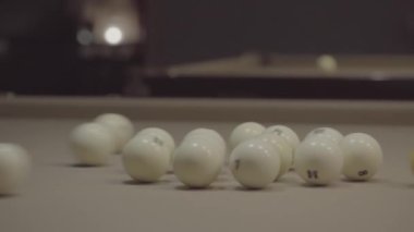 Bilardo piramidini kırmak. Açılış molası