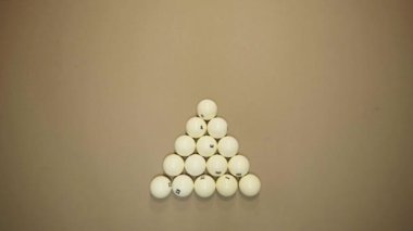 Bilardo piramidini kırmak. Açılış molası