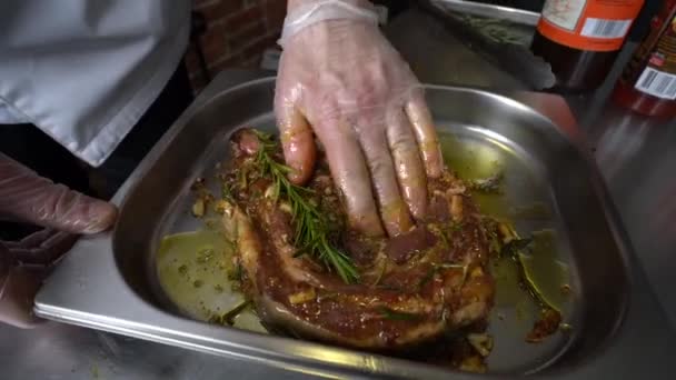 厨师准备烤牛肉肉 — 图库视频影像
