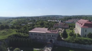 Zolochiv, Ukrayna, 07 Ağustos 2021. Rönesans tarzı bir sarayı ve Çin sarayı olan bir kale kompleksi..