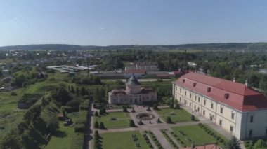 Zolochiv, Ukrayna, 07 Ağustos 2021. Rönesans tarzı bir sarayı ve Çin sarayı olan bir kale kompleksi..