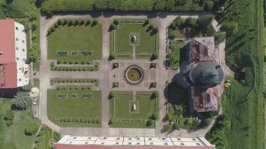 Zolochiv, Ukrayna, 07 Ağustos 2021. Rönesans tarzı bir sarayı ve Çin sarayı olan bir kale kompleksi..