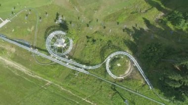 Bukovel, Ukrayna, 4 Ağustos 2021. Karpatların dağlarındaki tatil köyü.