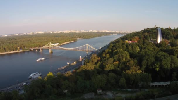 De voetgangers brug, Kiev — Stockvideo