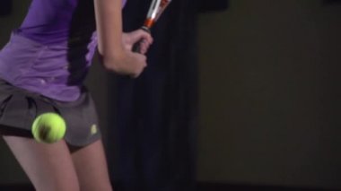 Tenis çekim: Backhand (ağır çekim)