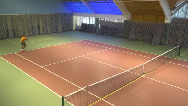 Tennisspieler in Aktion — Stockvideo