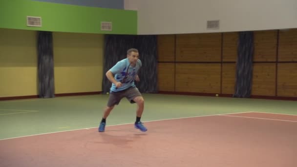 Giocatore di tennis in azione (rallentatore ) — Video Stock