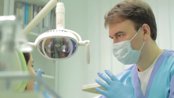 Dentista e Paciente — Vídeo de Stock