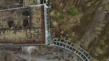 Pripyat, Chernobyl yakınlarında bir hayalet kasaba üzerinde Fliyng