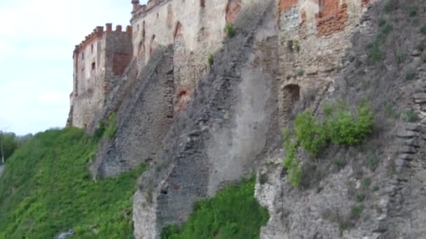 Volare vicino alla fortezza medievale — Video Stock