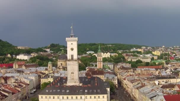 Lviv stadhuis (antenne) — Stockvideo