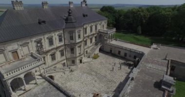 Pidhorodetsky Kalesi - Lviv şehir, Ukrayna yakınlarındaki Wonderful Castle-Palace. Haziran 2015