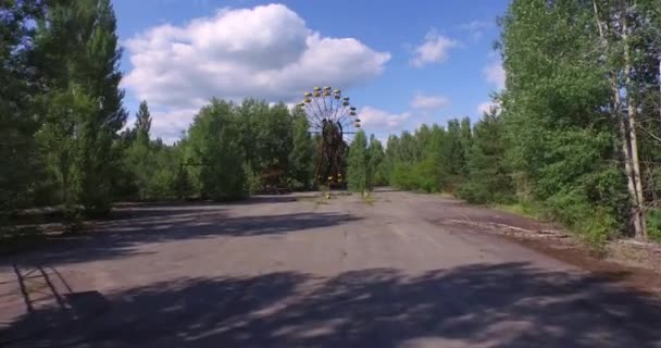 A Ferris wheel in Pripyat, near Chernobyl (Aerial, 4K) — Stock Video