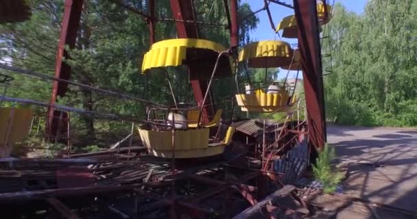 Een reuzenrad in Pripyat, in de buurt van Chernobyl (antenne, 4k) — Stockvideo