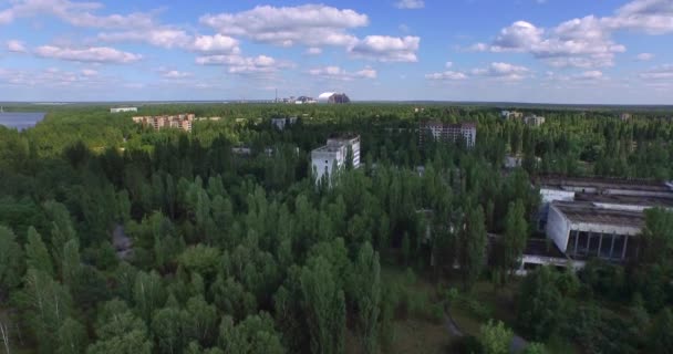 De verlaten stad van Pripyat in de buurt van Chernobyl (antenne, 4k) — Stockvideo