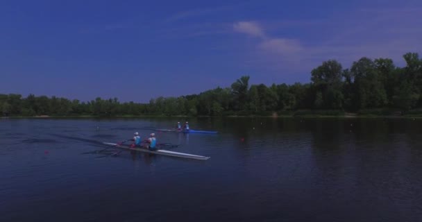 Roeiwedstrijd. Luchtfoto van roeiers tijdens de trainng op augustus 2015 — Stockvideo