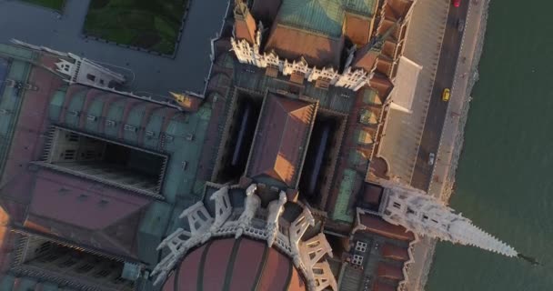 Jó minőségű légi felvételek Országház gótikus stílusban — Stock videók