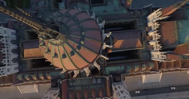 Високою якістю повітряних кадри будинок парламенту Угорщини в готичному стилі — стокове відео