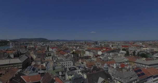 Польоти над річкою Дунай в місті Будапешт. Ідеальне повітря для ніг — стокове відео