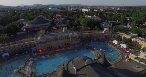 Open air bath and spa  in Budapest, Hungary (AERIAL) — Stock Video