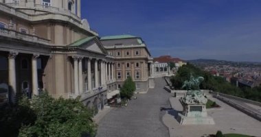 Budapeşte'deki Kraliyet Sarayı veya Buda Kalesi'nin havadan çekilmiş fotoğrafları