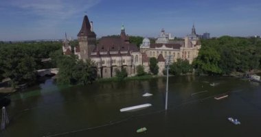 Budapeşte, Macaristan'daki Vajdahunyad Kalesi'nin havadan çekilmiş fotoğrafları