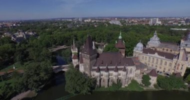 Budapeşte, Macaristan'daki Vajdahunyad Kalesi'nin havadan çekilmiş fotoğrafları