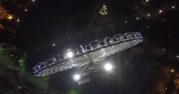 Œil de Budapest, la Grande Roue géante à la lumière de la lune. (Aérien ) — Video