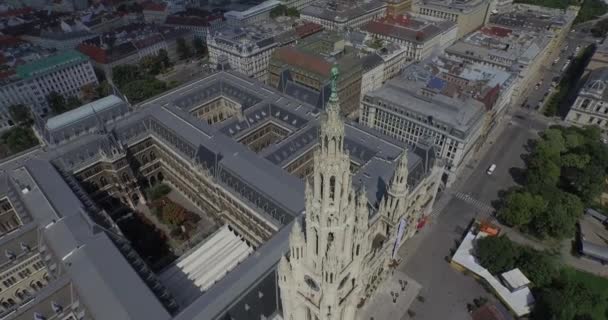 Rathaus Viena - Ayuntamiento, Rathauspark. Vista aérea — Vídeo de stock