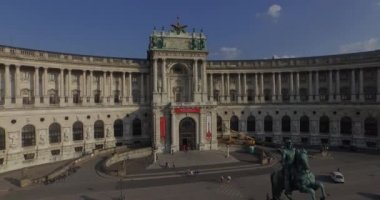 İmparatorluk Sarayı Hofburg üzerinde uçan, Viyana