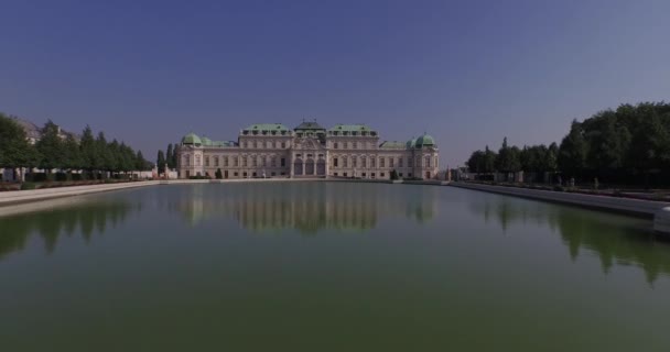 Létající nad majestátním Belvederem ve Vídni, Rakousko — Stock video