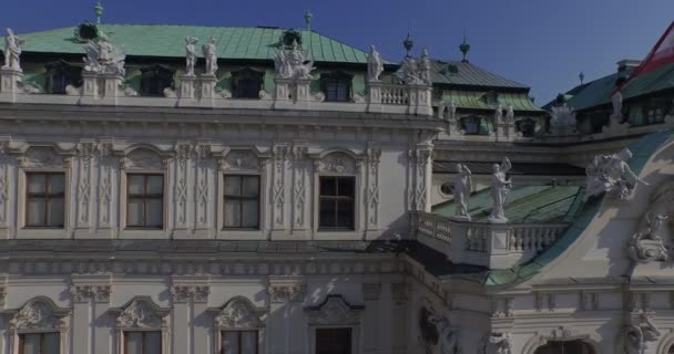 Volando sobre el majestuoso Belvedere en Viena, Austria — Vídeo de stock