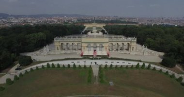 Viyana'daki Etkileyici Schonbrunn Sarayı (Hava, 4k)