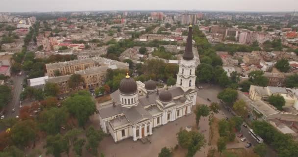 Vliegen boven Odessa stad-stad aan de Zwarte Zee — Stockvideo