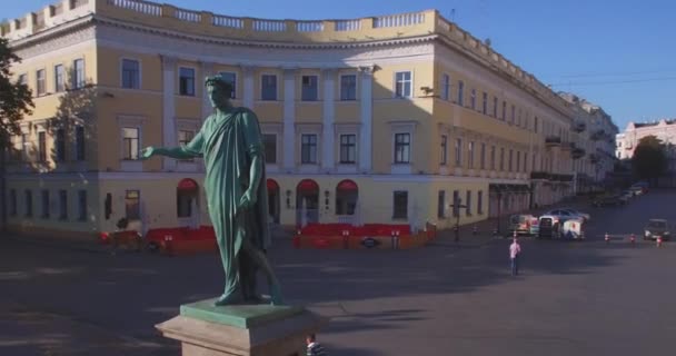 Duke de Richelieu monument in Odesa city in Ukraine. Aerial filming in September 2015 — Stock Video