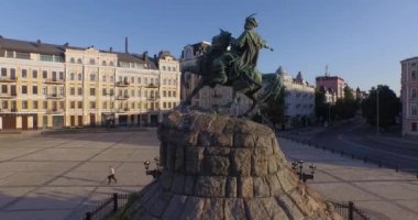 Komutan Bogdan Khmelnitsky kazak Kiev anıt sembolüdür. Hava