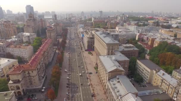 Khreshchatyk calle principal de Ucrania es la capital y edificio del Ayuntamiento — Vídeos de Stock