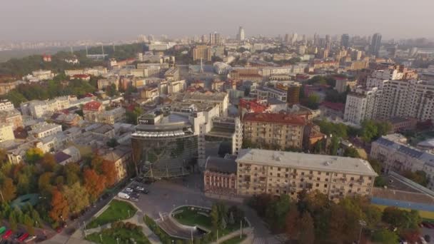 Luchtfoto bezienswaardigheden van het centrum van Kiev-stad — Stockvideo