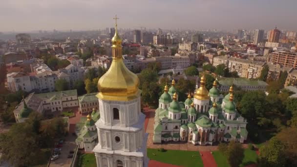 Повітряні зйомок Софійського собору - світ знаменитого історичний пам'ятник. — стокове відео