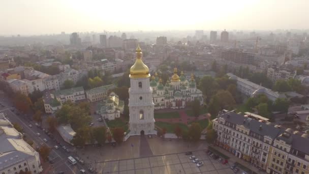 Повітряні зйомок Софійського собору - світ знаменитого історичний пам'ятник. — стокове відео