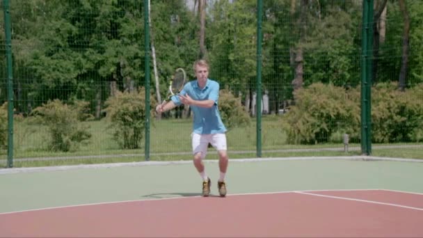 Kraftfull forehand. Spektakulära skott med professionella betalaren. Slow motion — Stockvideo