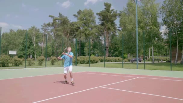 Tennis overhead springen smash. Spectaculaire schot in slow motion — Stockvideo