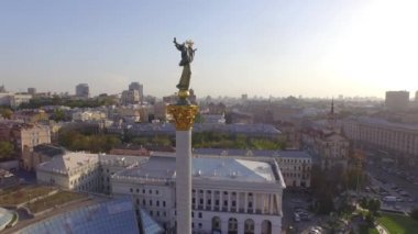 Bağımsızlık Meydanı - Kiev 'in merkez meydanı)