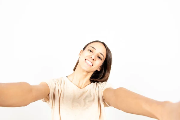 Eine Junge Lateinamerikanische Frau Macht Ein Selfie Mit Zwei Händen — Stockfoto