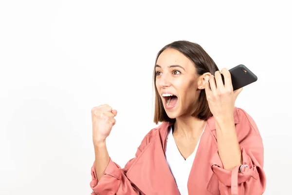 Emocionada Chica Latina Feliz Celebrando Las Buenas Noticias Resultados Mientras — Foto de Stock