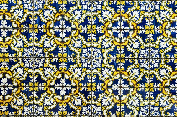 Patrón sin costuras de azulejos portugueses azul oscuro amarillo y blanco — Foto de Stock