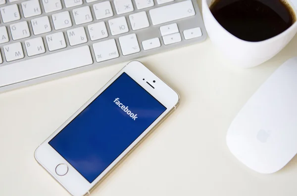 White phone with keyboard for office using busy time — Stock Photo, Image