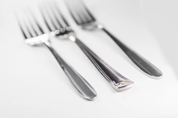 Cuchillo cuchara tenedor de plata aislado sobre fondo blanco — Foto de Stock
