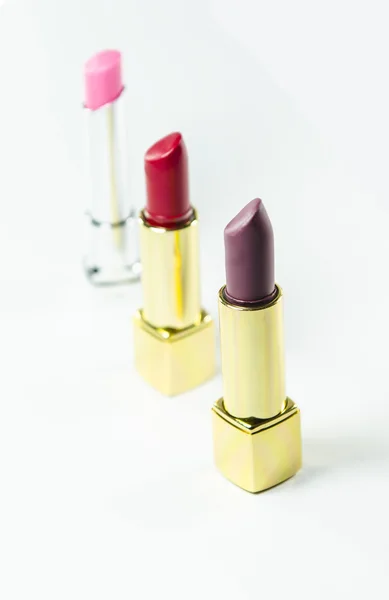 Glamour beaux rouges à lèvres avec de l'or — Photo